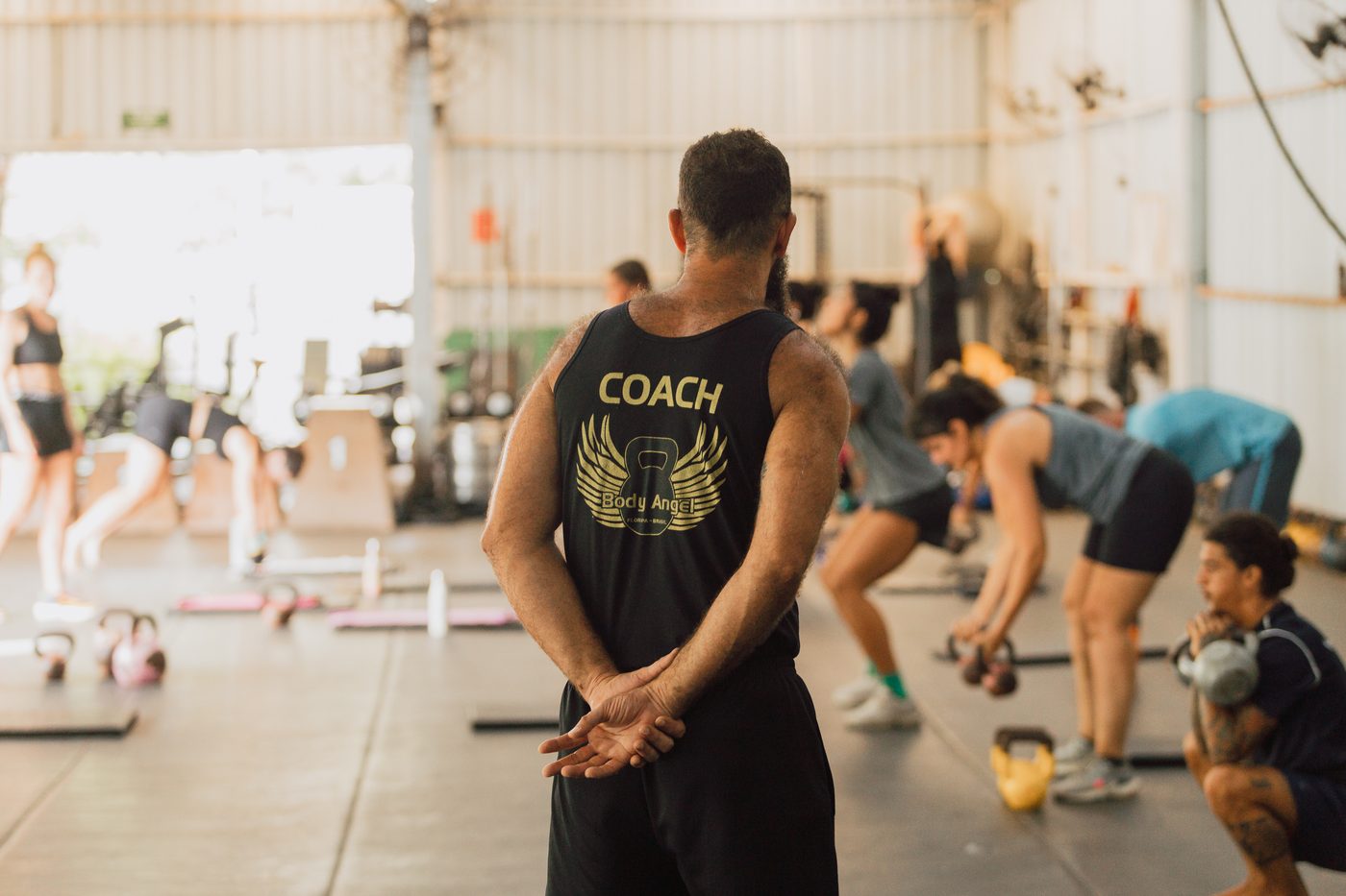 Coach Body Angel acompanhando treino
